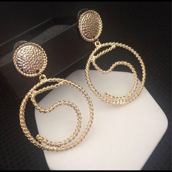 #5 Dangle Earrings - Picture 1 of 8